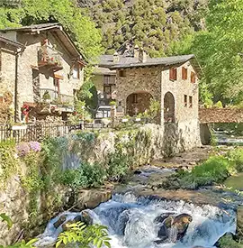 Propriétés dans les majestueux Pyrénées